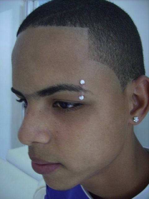 Piercing Sobrancelha – Momó Tattoo Studio – Salvador – Bahia – Brasil